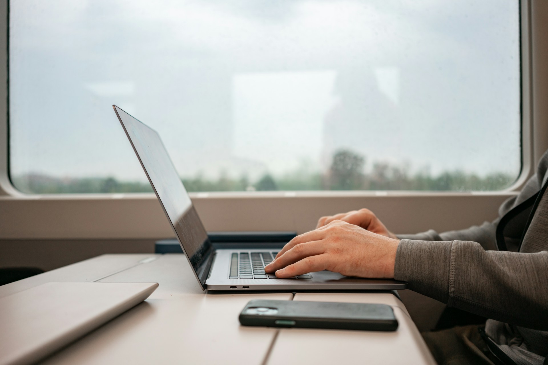 Arbeiten auf Rädern: So gelingt das Zugoffice